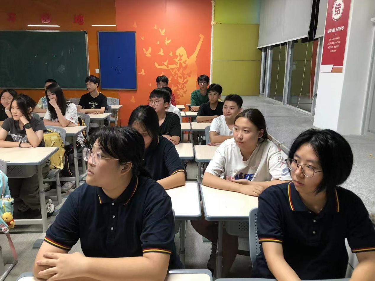 2025022009593692 黄师中高考学校 498d5c017ae1843b0ecb3fa82ffa89e