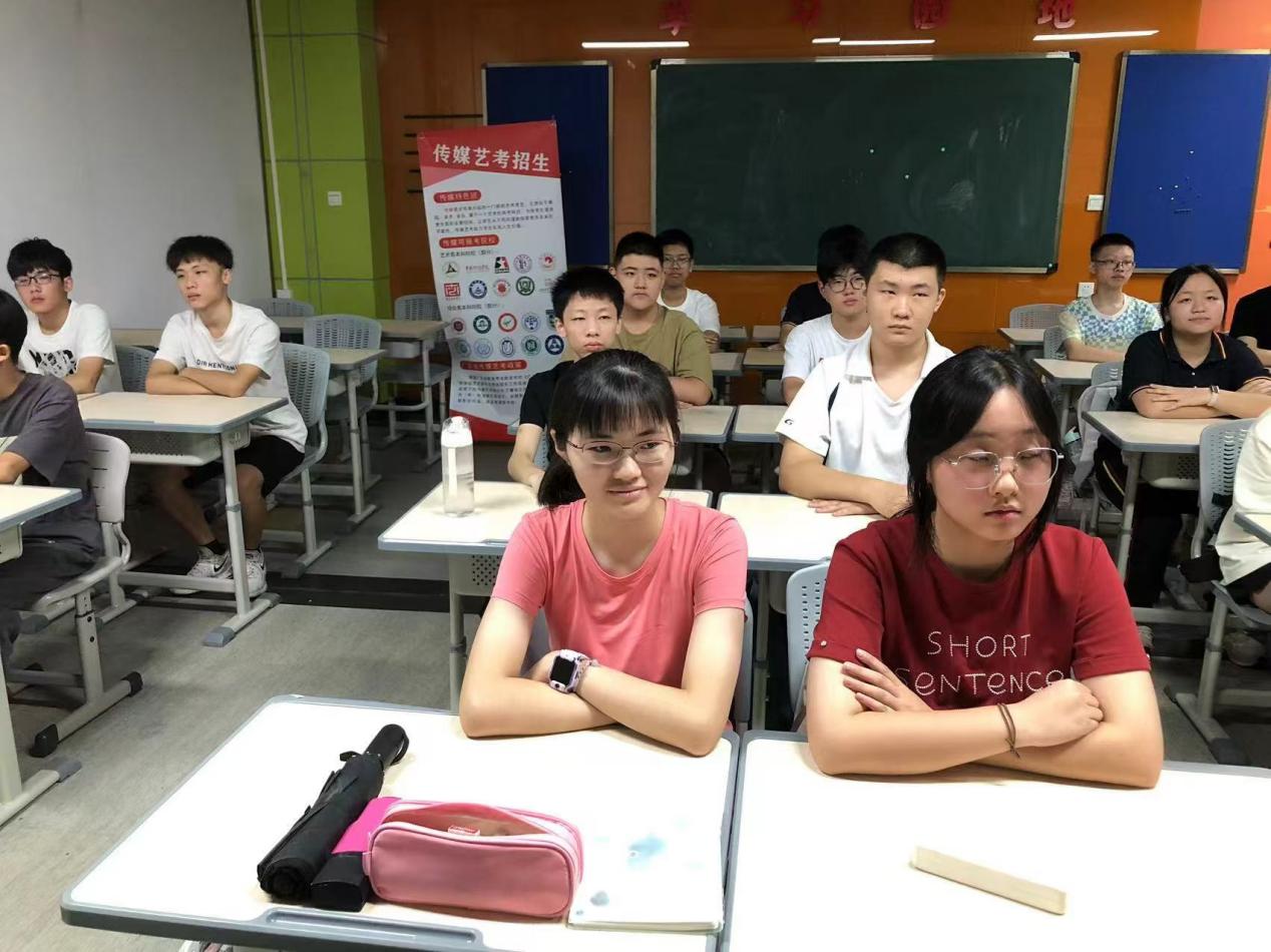 2025022009594286 黄师中高考学校 ad9878858d2b36469d957858359742f