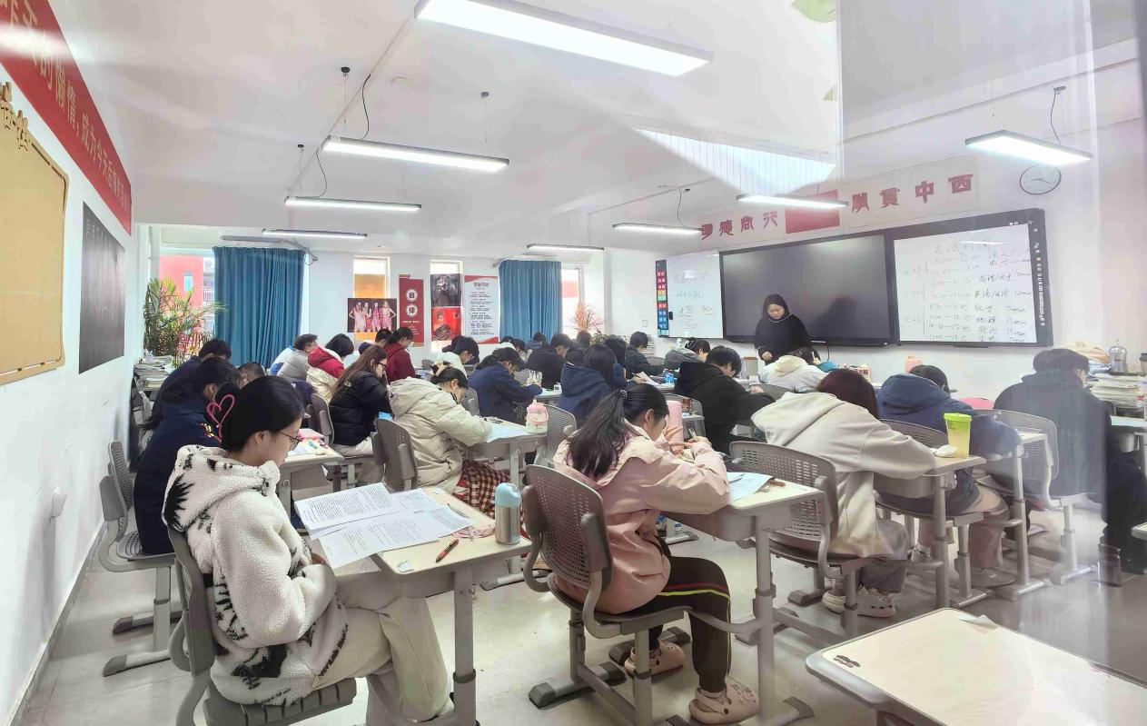 2025041607585641 黄师中高考学校 d3c7082edede665016d5311128f8f3f