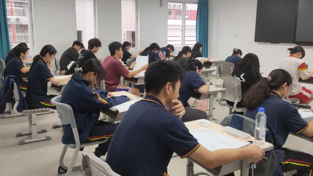 2025041607585889 黄师中高考学校 1734079513769