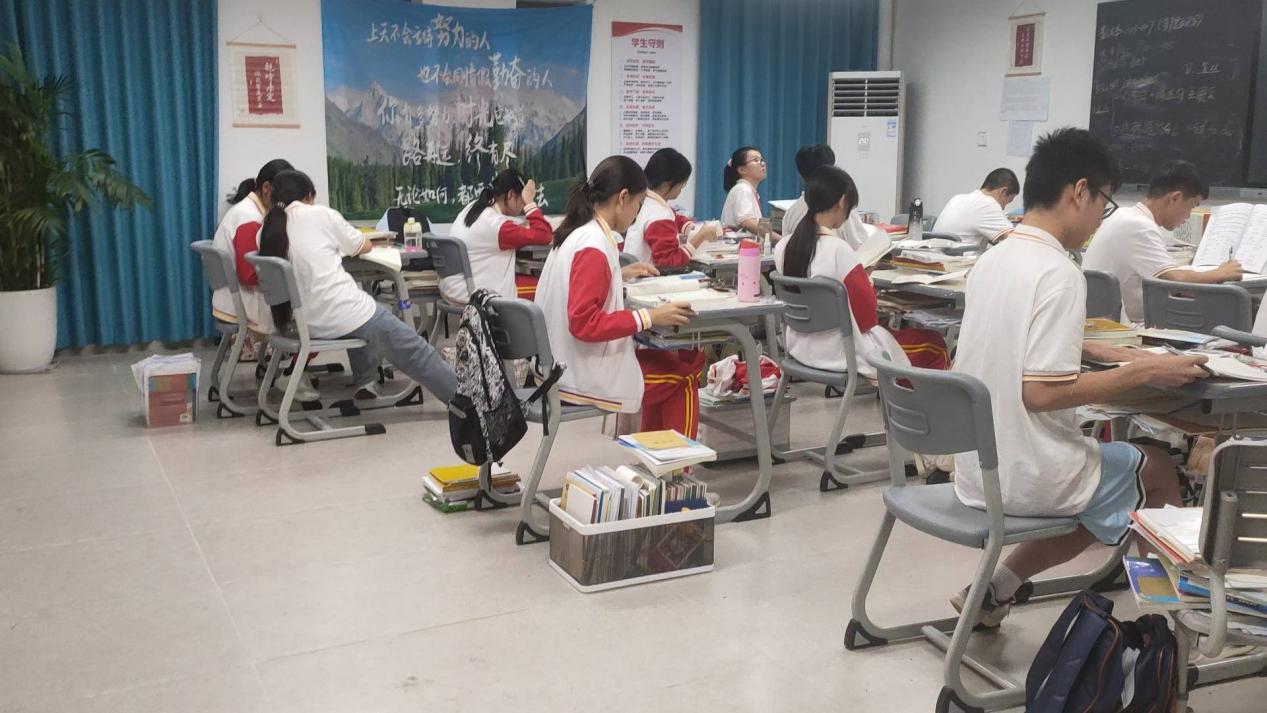 2025041608532994 黄师中高考学校 1743147019298