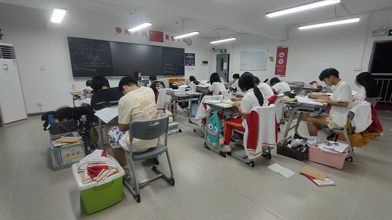 2025041608533228 黄师中高考学校 1743146368644