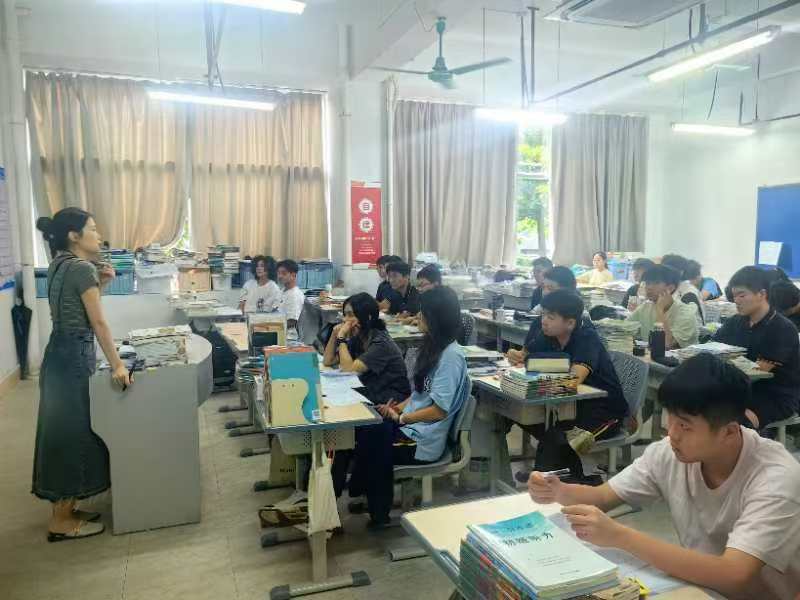 2025041609013853 黄师中高考学校 45db2e05746923fc9f3bc84323e4eb2