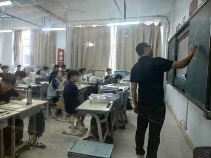 2025041609014047 黄师中高考学校 f5ea218db1c4e4eda4ac38f0f2712fa