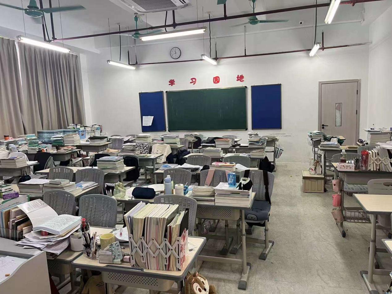 2025041609133552 黄师中高考学校 0afec6e57afab2a60759f51c6d89d73