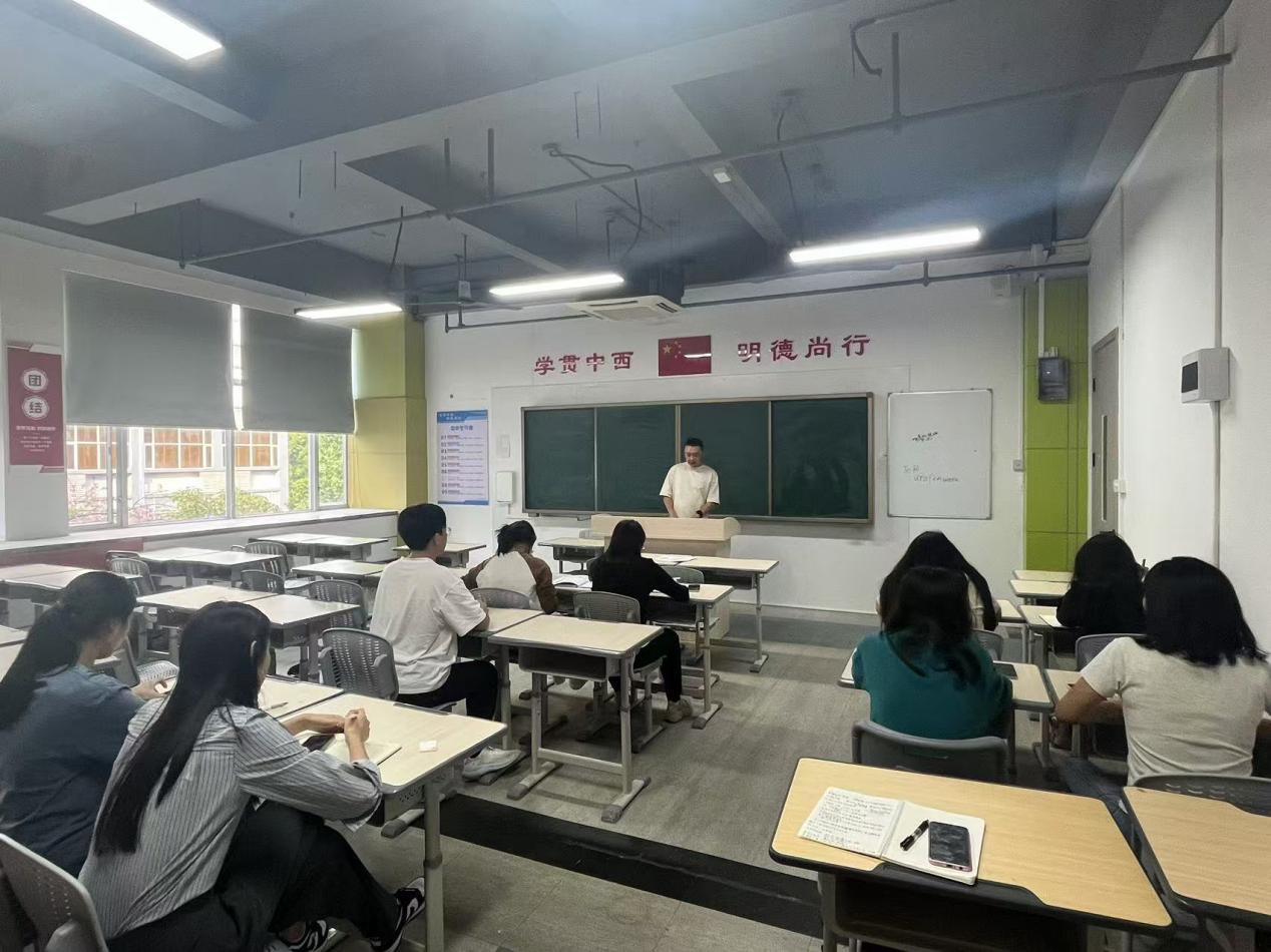 2025041609191624 黄师中高考学校 19409de29be22fc263bbceec7b21b49