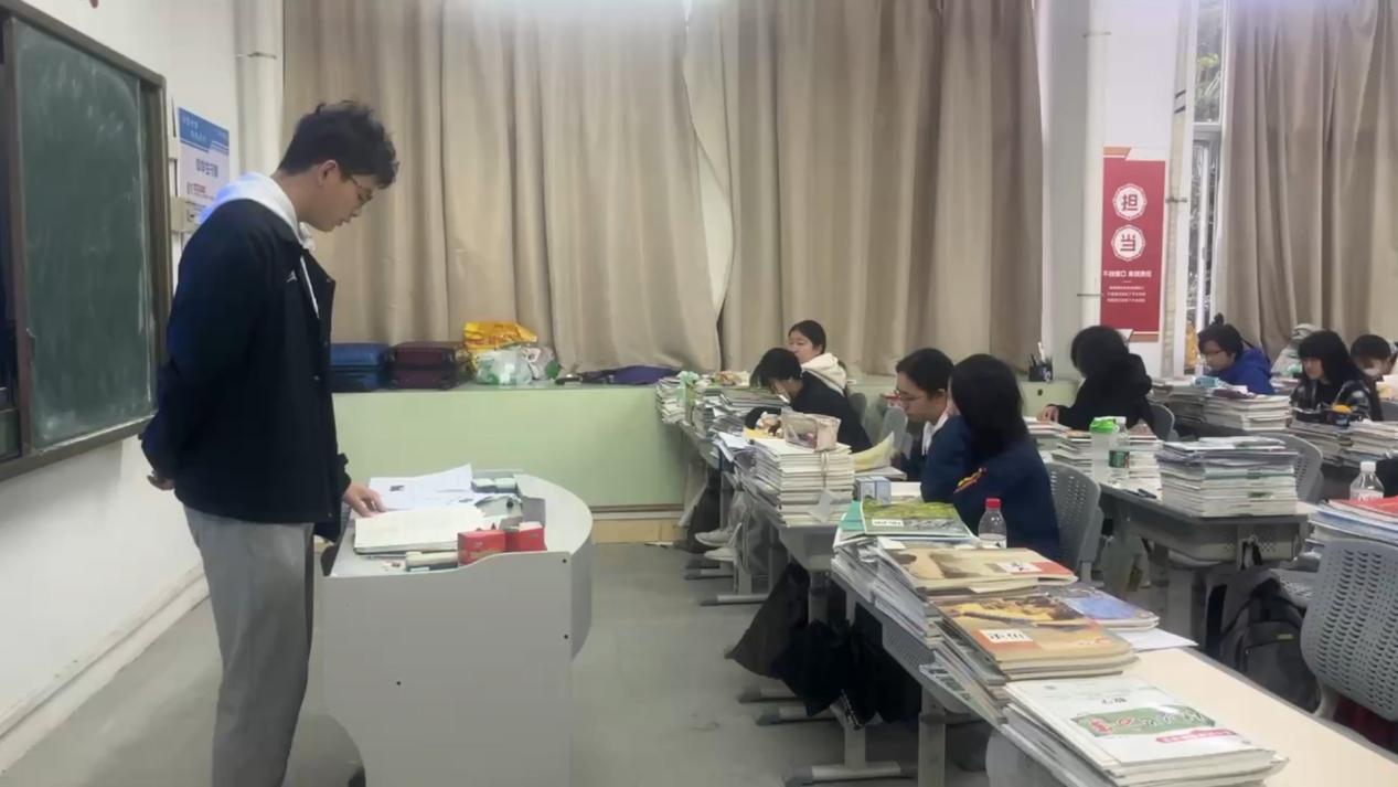 2025041609444413 黄师中高考学校 1734665464781