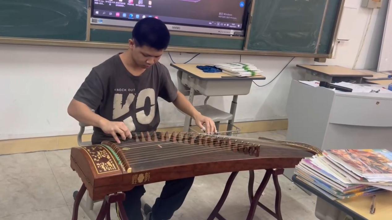 2025041609482097 黄师中高考学校 1734663177221