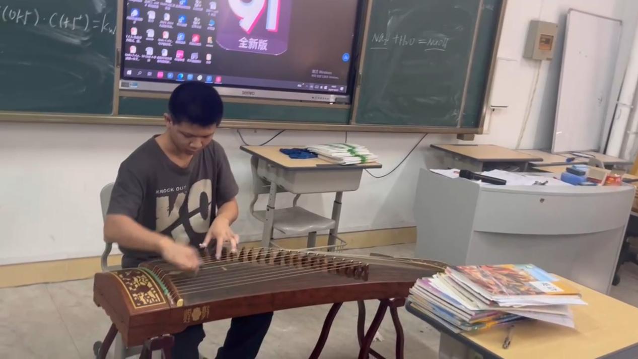 2025041609482330 黄师中高考学校 1734663268704