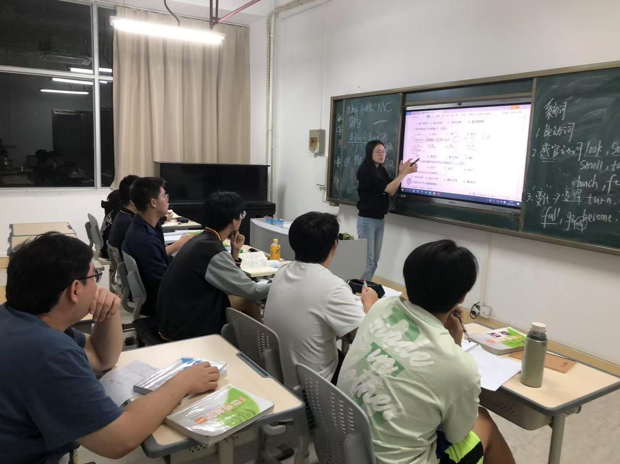 2025041609504542 黄师中高考学校 4fd4a5bd6af5a0b9deb8915557fa311