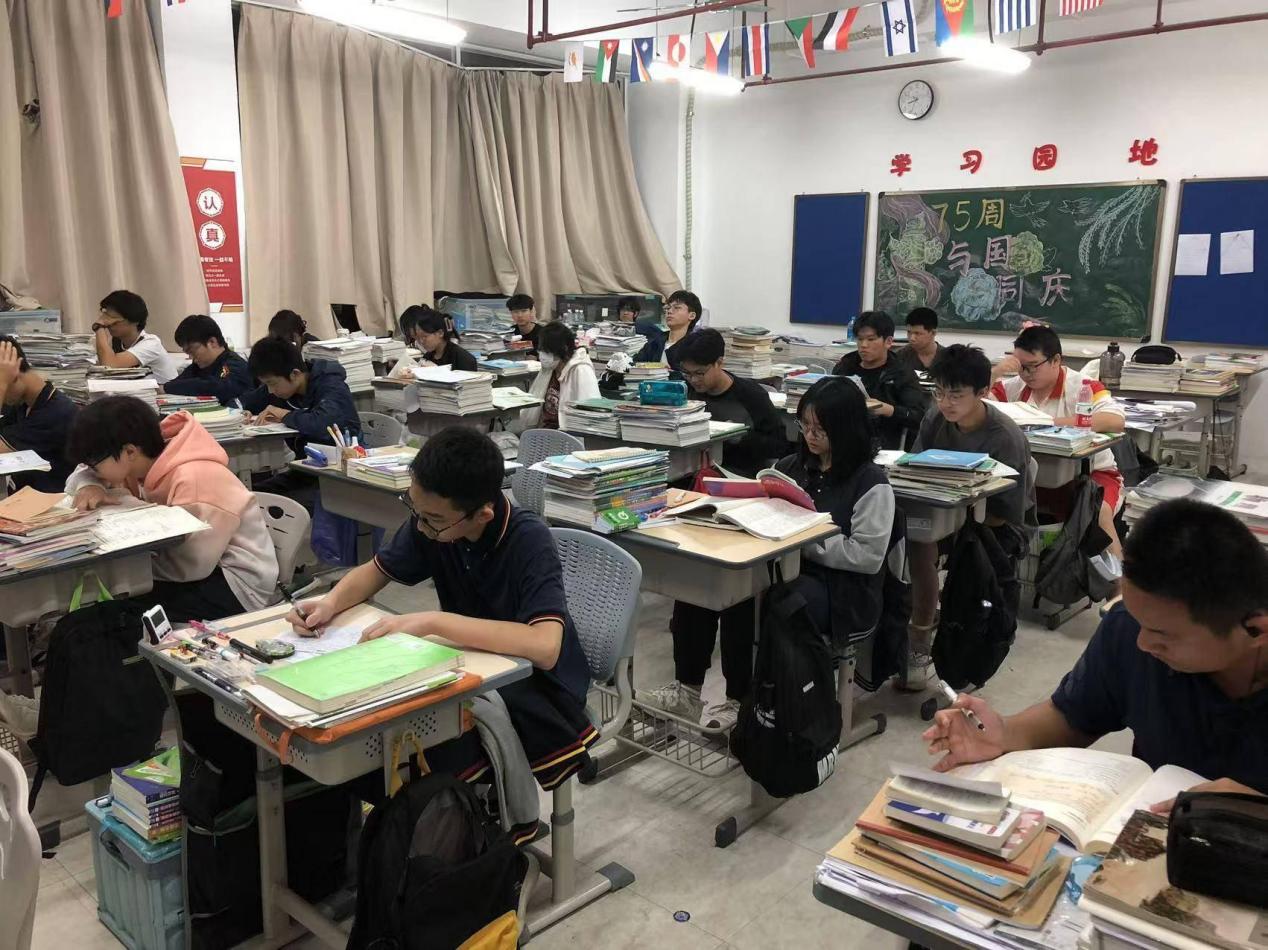 2025041609504730 黄师中高考学校 223f1ac31512abc0e192f5fdacac24b