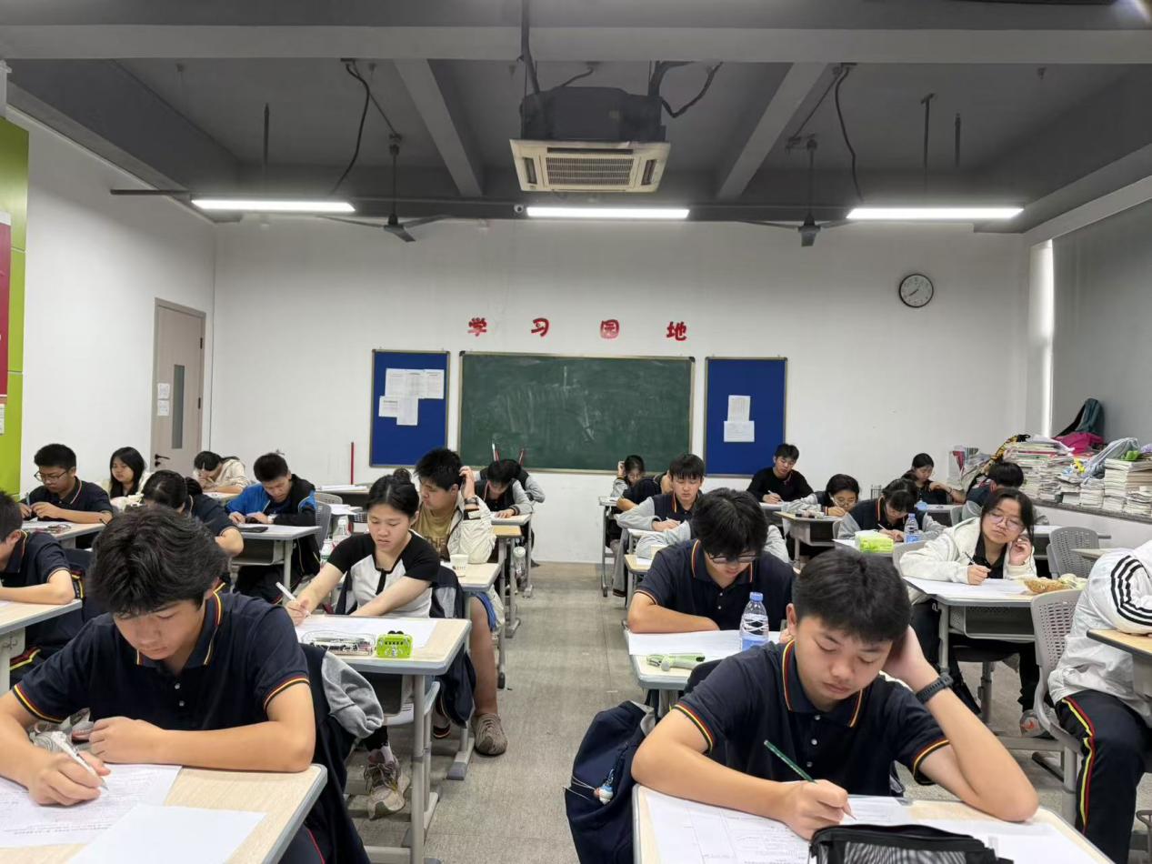 2025041702530059 黄师中高考学校 d781e0739ccf046ec9dfb2fedf273b8