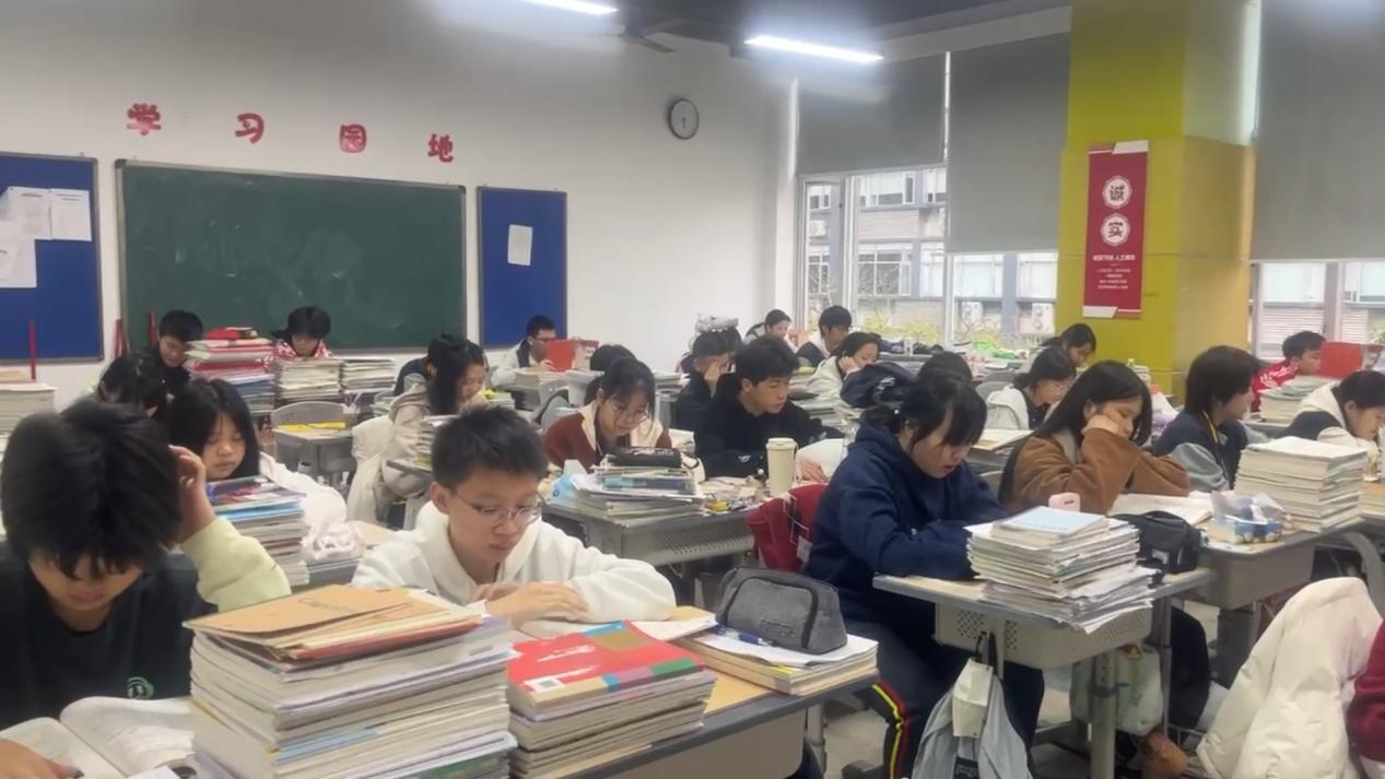 2025041702570353 黄师中高考学校 1734665382838