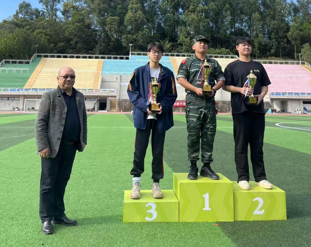 2025041703110299 黄师中高考学校 8d6c1d46cd2145698c41b0de701a07b