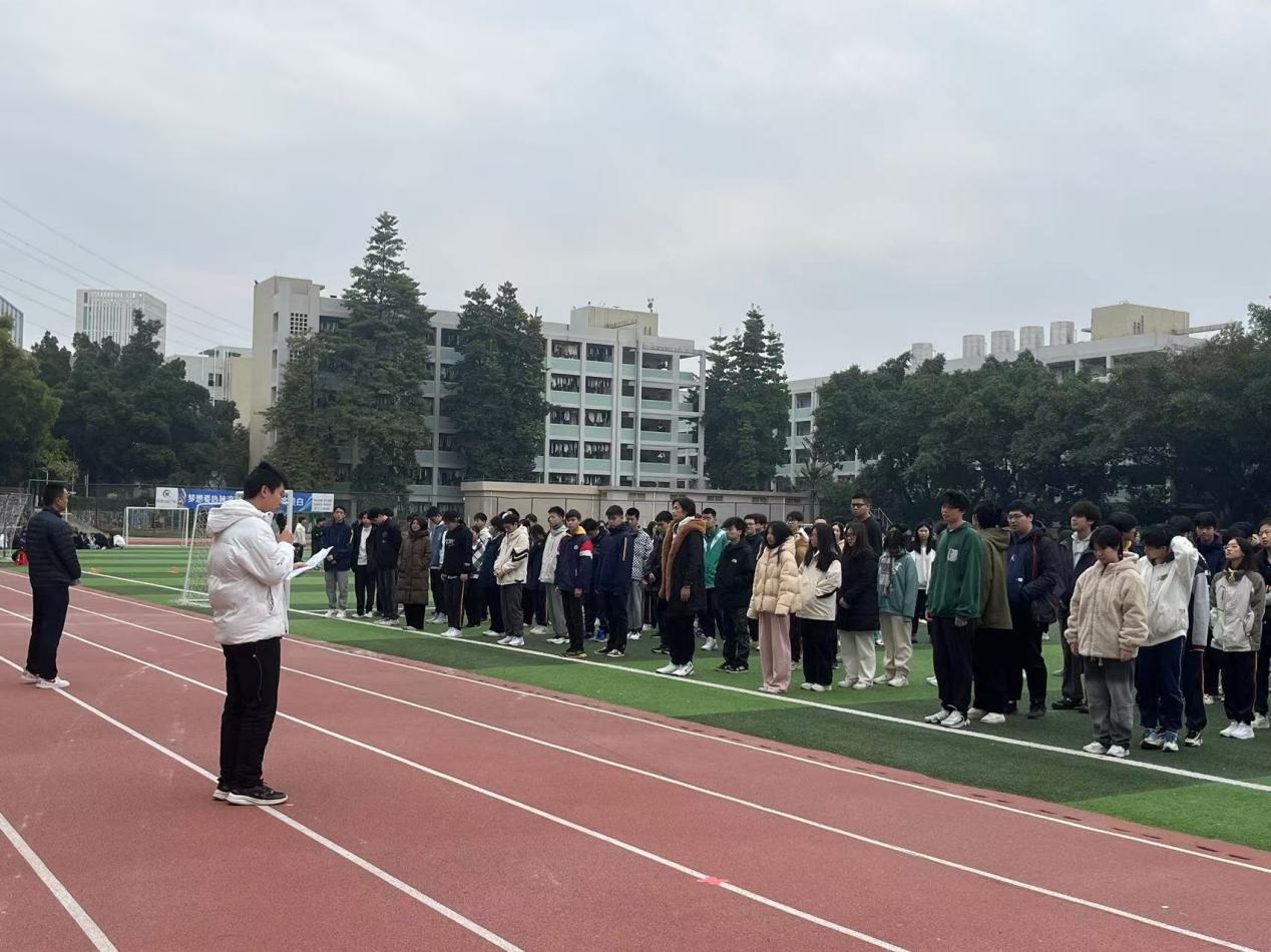 2025041703120228 黄师中高考学校 1f09da852b9423796979c1d099ecb4b