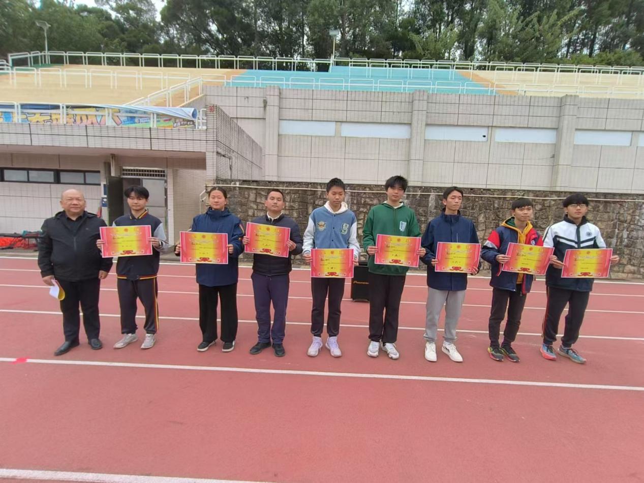 2025041703120567 黄师中高考学校 8b501f79357a6bf5d9e5e2fc991e7ed