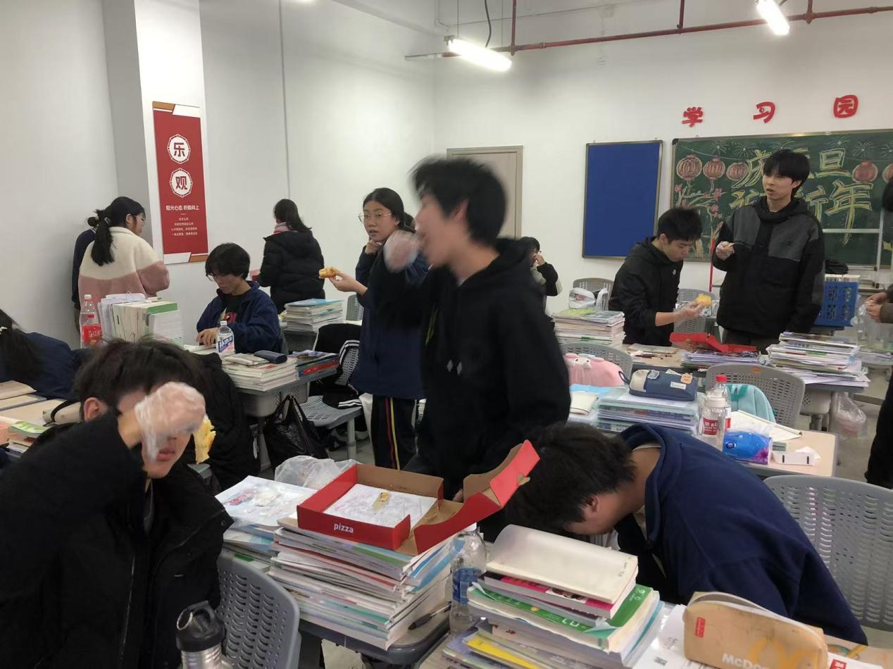 2025041703130913 黄师中高考学校 f7af5c59cf1b1b05274cc6e2f838587