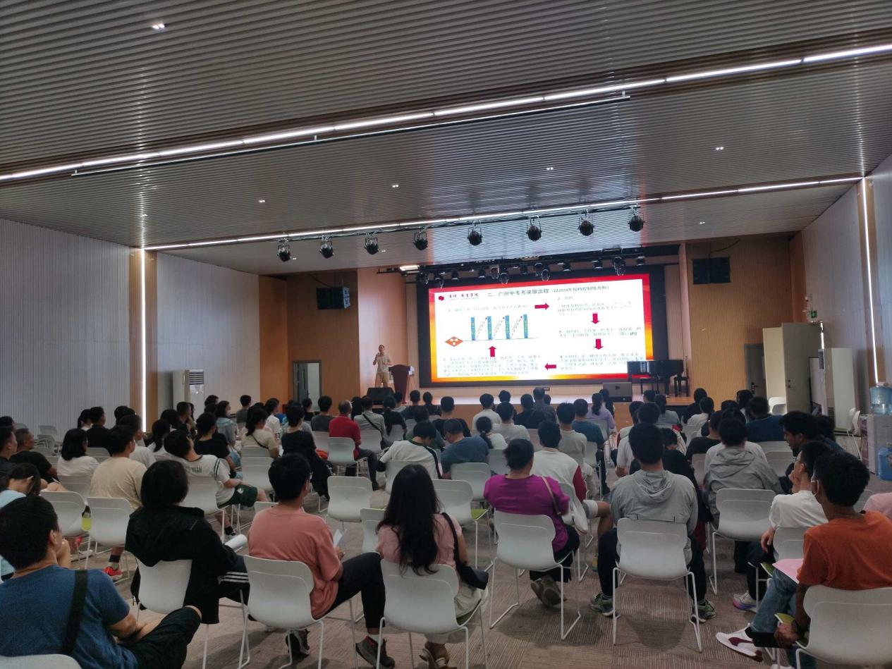 2025082909574046 黄师中高考学校 2025061302112062 黄师中高考学校