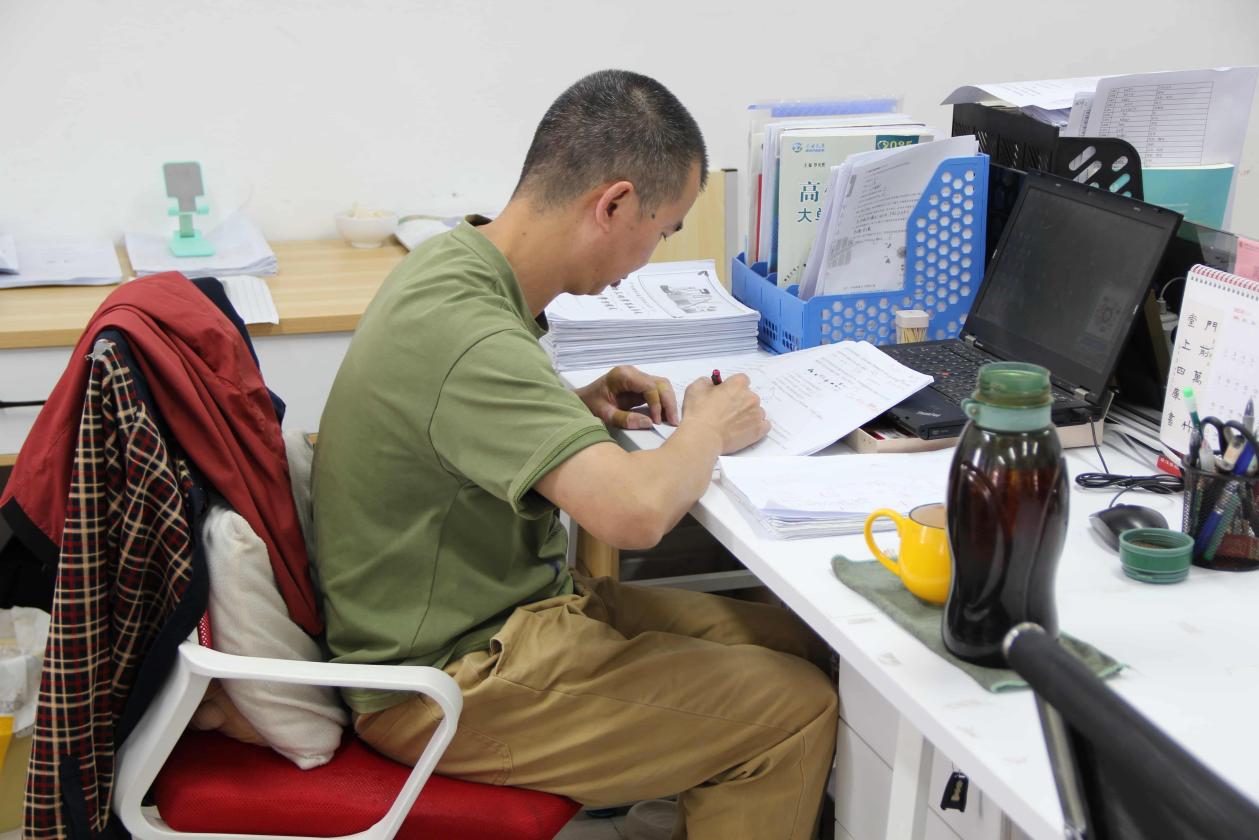 2025120308585865 黄师中高考学校 1