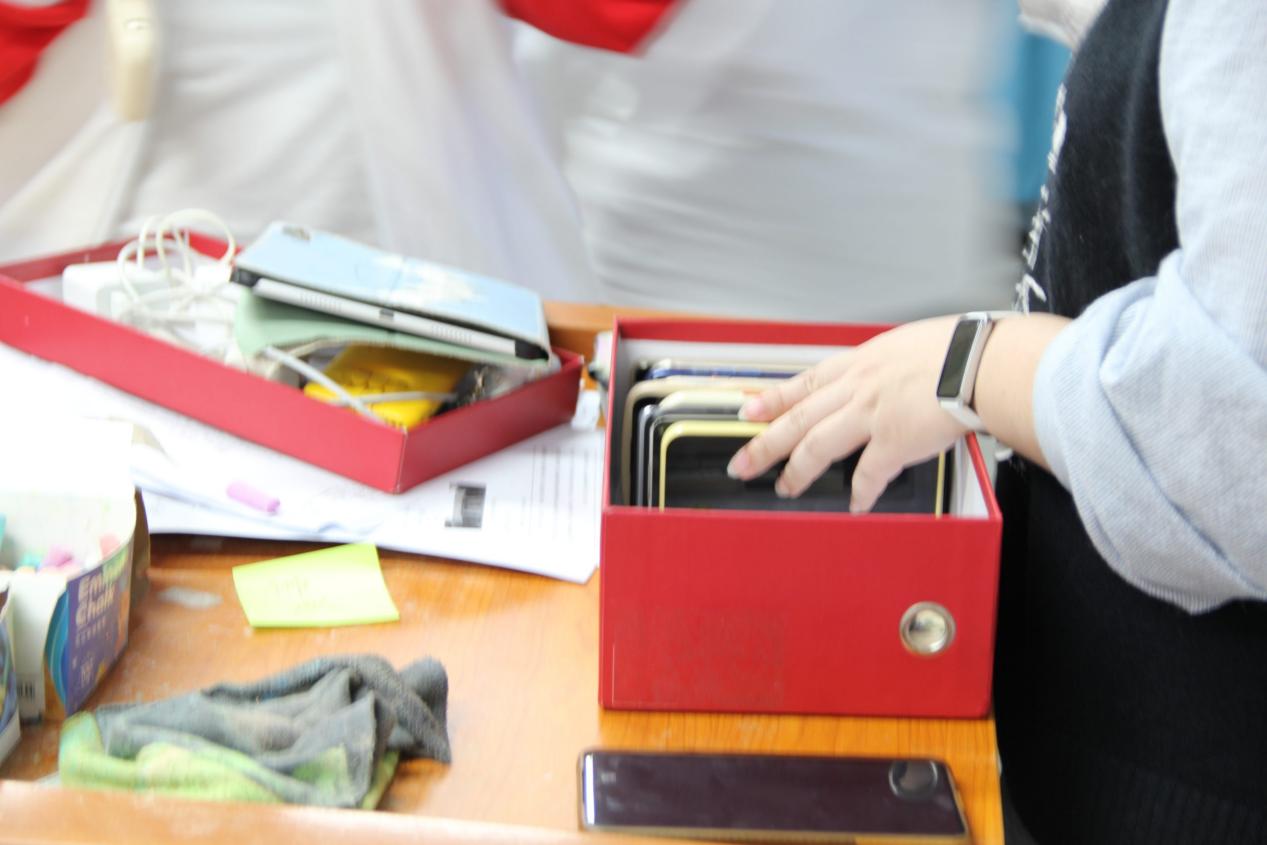 2025120309052154 黄师中高考学校 班会 1