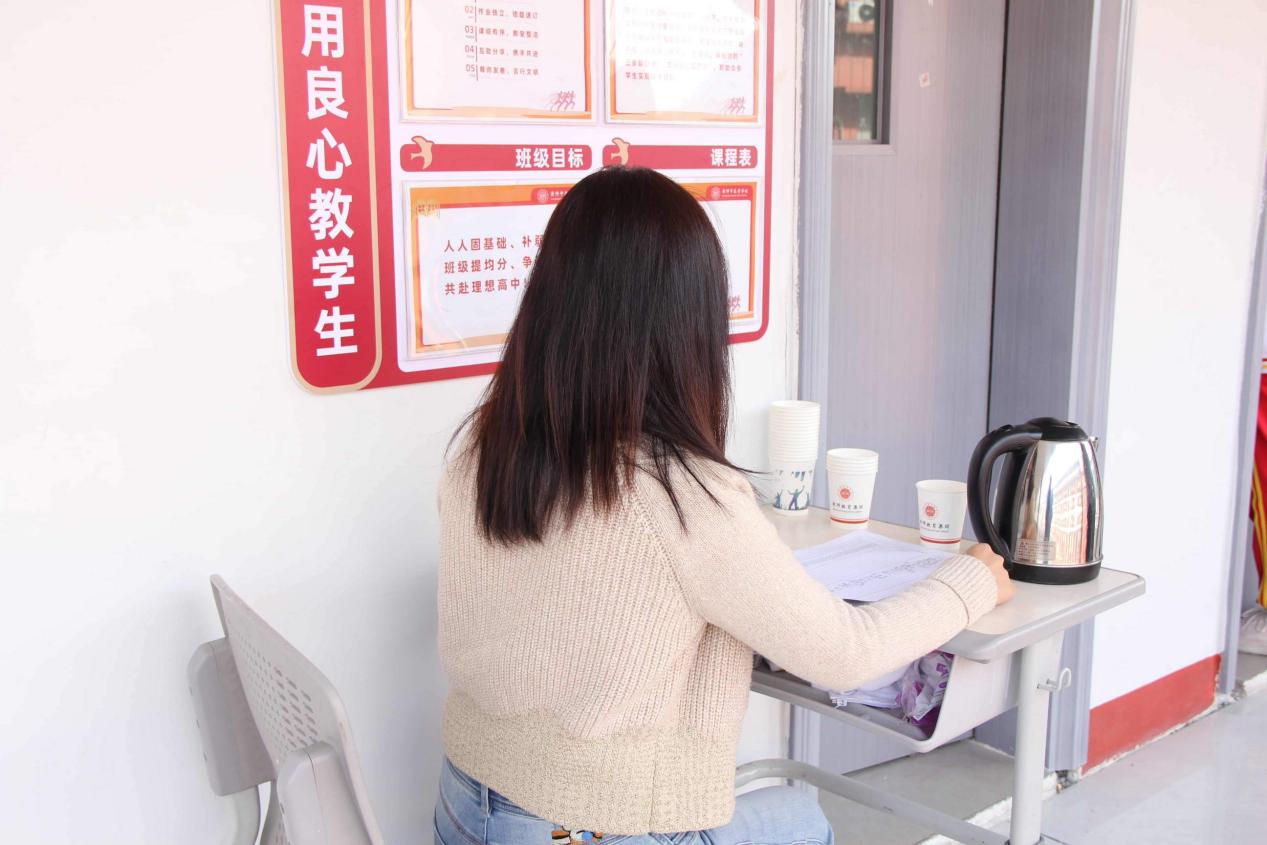 2025120309073536 黄师中高考学校 IMG 8784