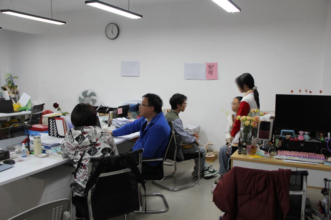 2025120309074284 黄师中高考学校 3