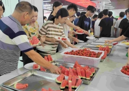 D运营黄师校园资讯6学校新闻2024 08 31 龙虾美食节丨探索美食文化点亮多彩校园生活20240831 1122081jpg20240831 1122081