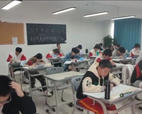 2025042909302934 黄师中高考学校